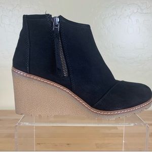 Toms Avery black wedges
